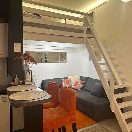 Castlehill Apartman The Perfect Blend Of Urban Living And Sightseeing Convenience Budapest Exteriör bild