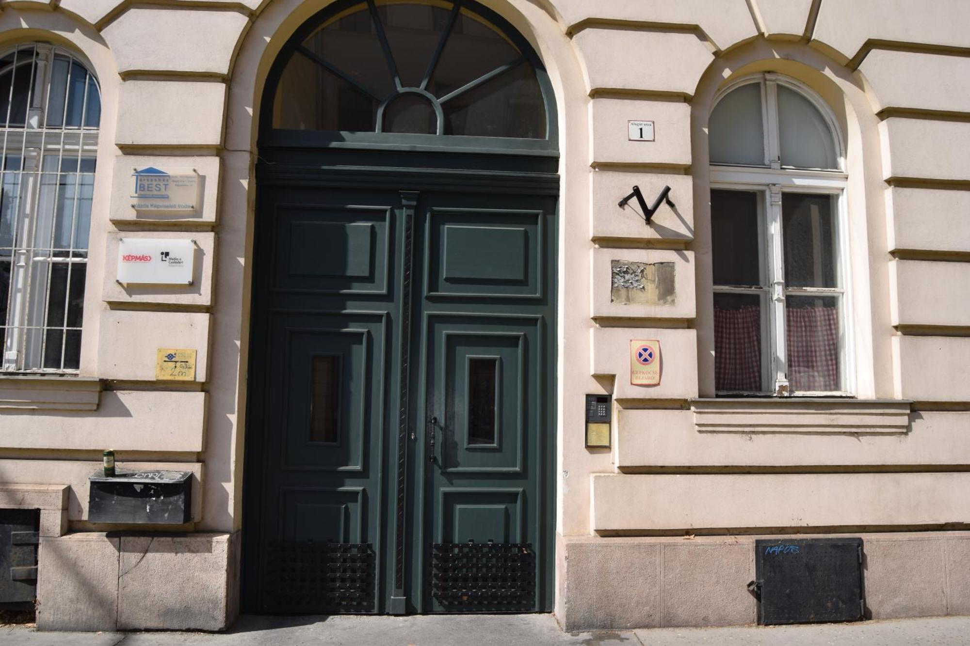 Castlehill Apartman The Perfect Blend Of Urban Living And Sightseeing Convenience Budapest Exteriör bild